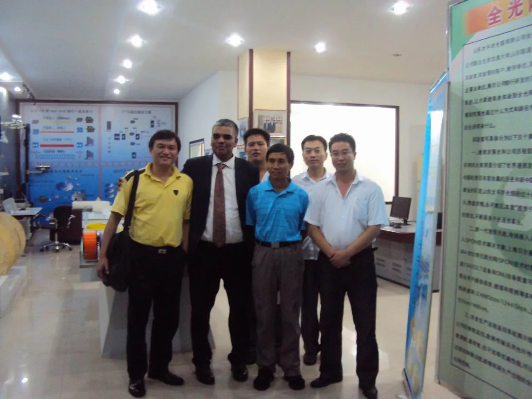 Employees working together with foreign businesses